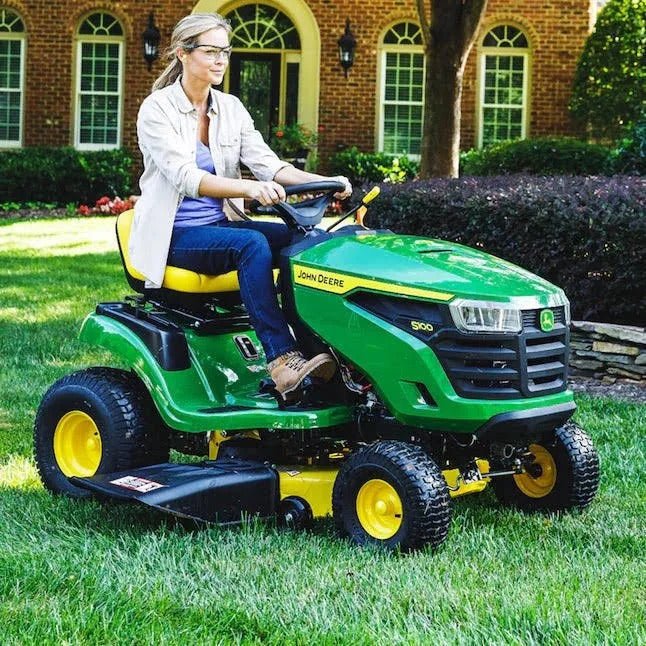 John Deere S100 42-Inch 17.5 HP Gas Riding Lawn Tractor Hydrostatic Transmission